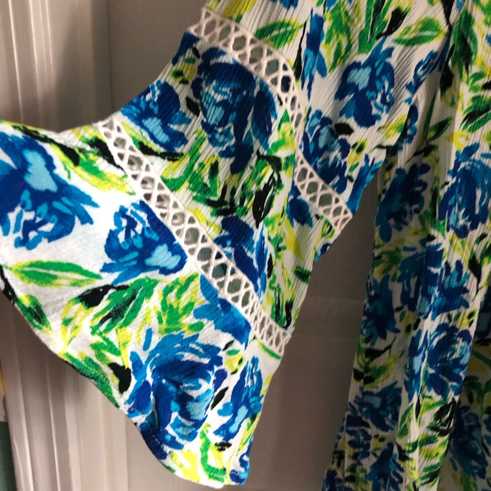 IN Studio floral blouse pleated fabric elastic neckline lace trim bell sleeves - Picture 2 of 9
